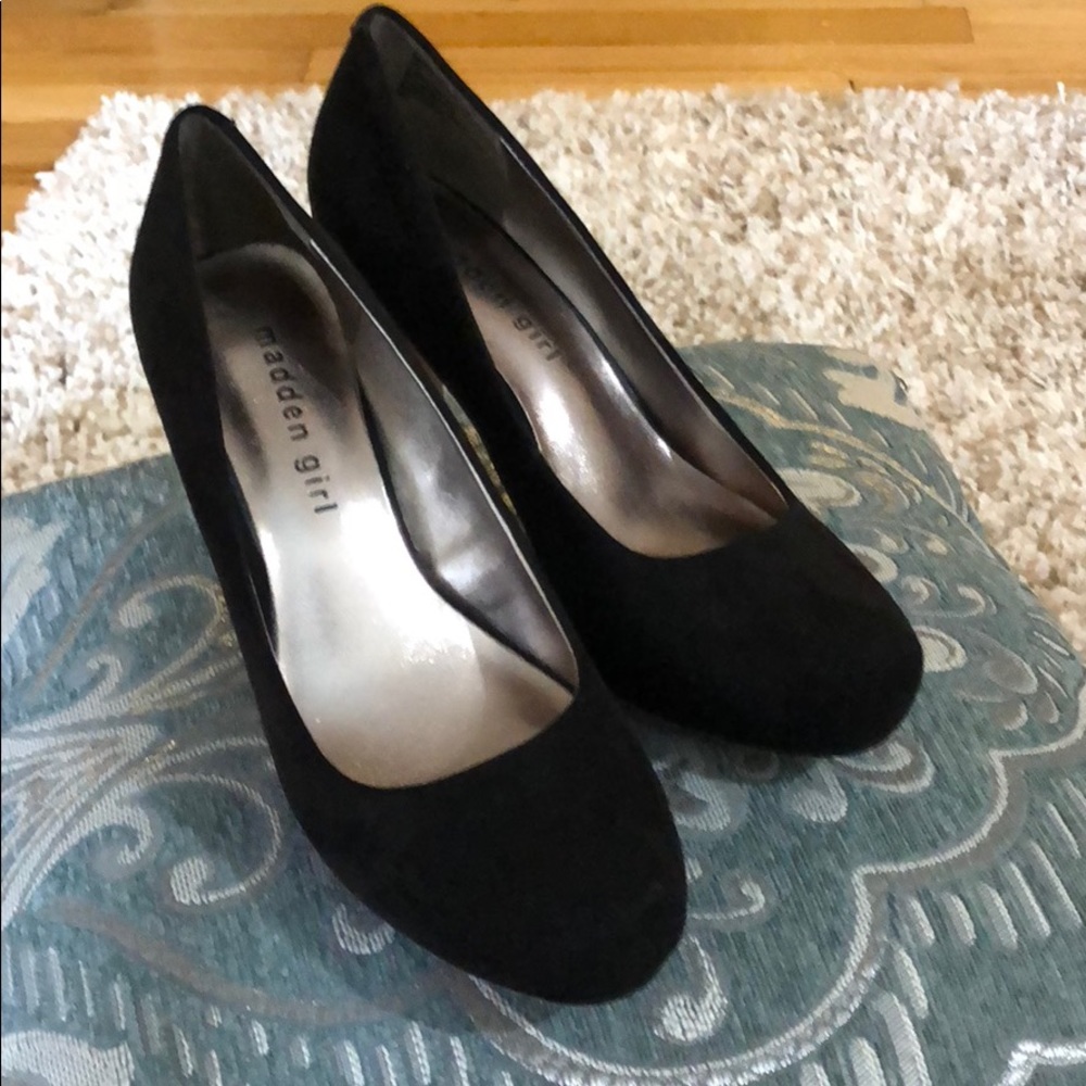 Madden girl black suede pumps